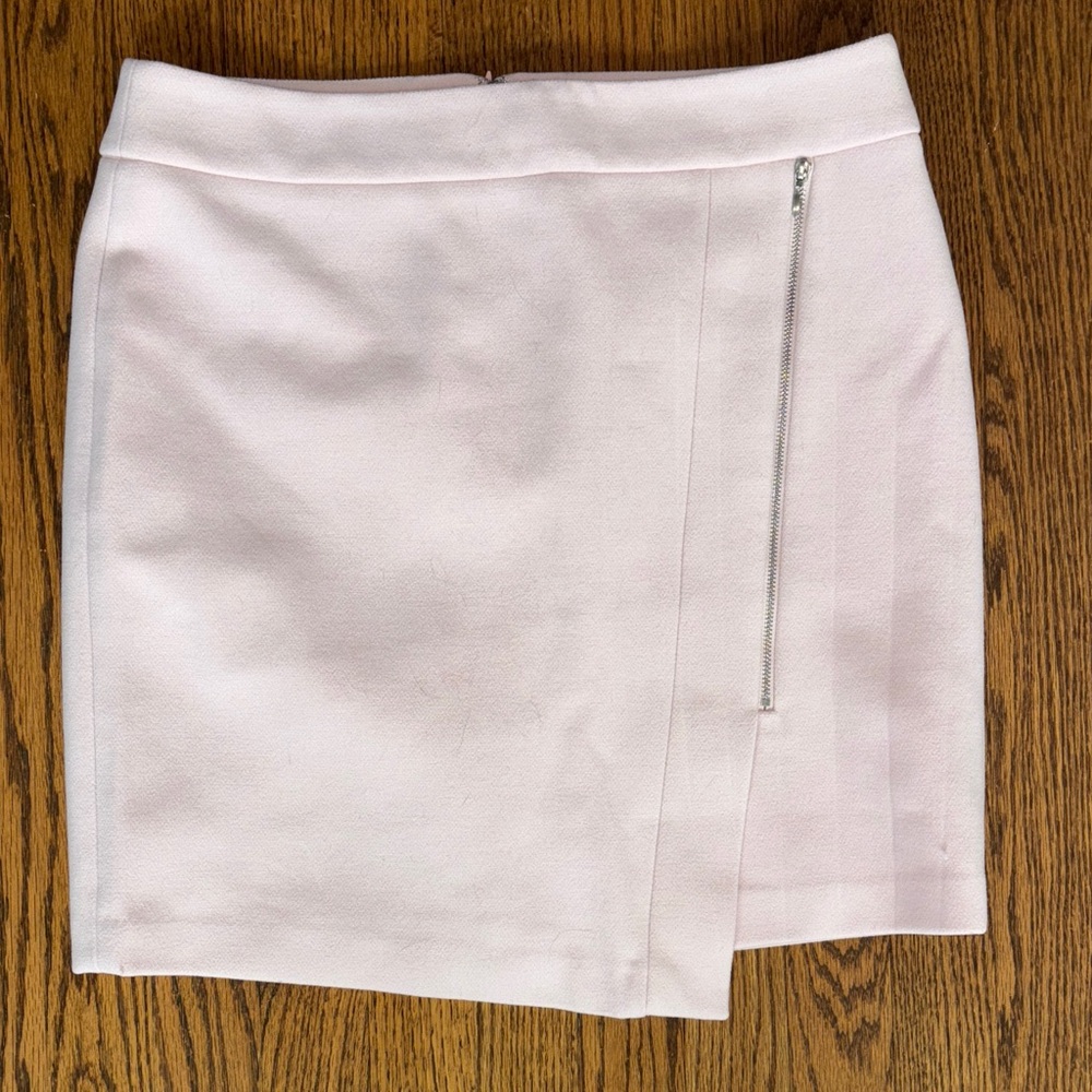 White House Black Market Pale Pink Mini Skirt with Silver Zip